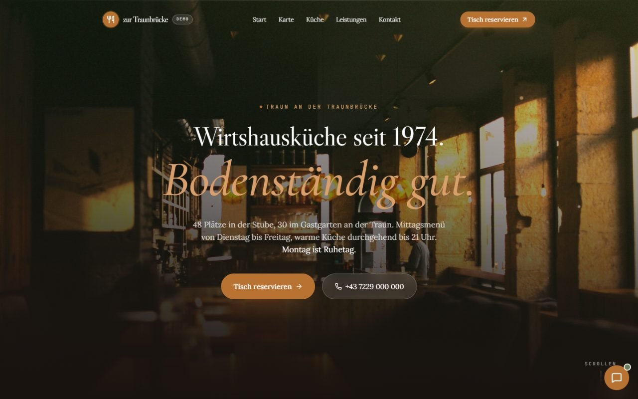 Startseite der Demo-Website Wirtshaus zur Traunbrücke mit Gastraum-Foto und Reservierungsknopf